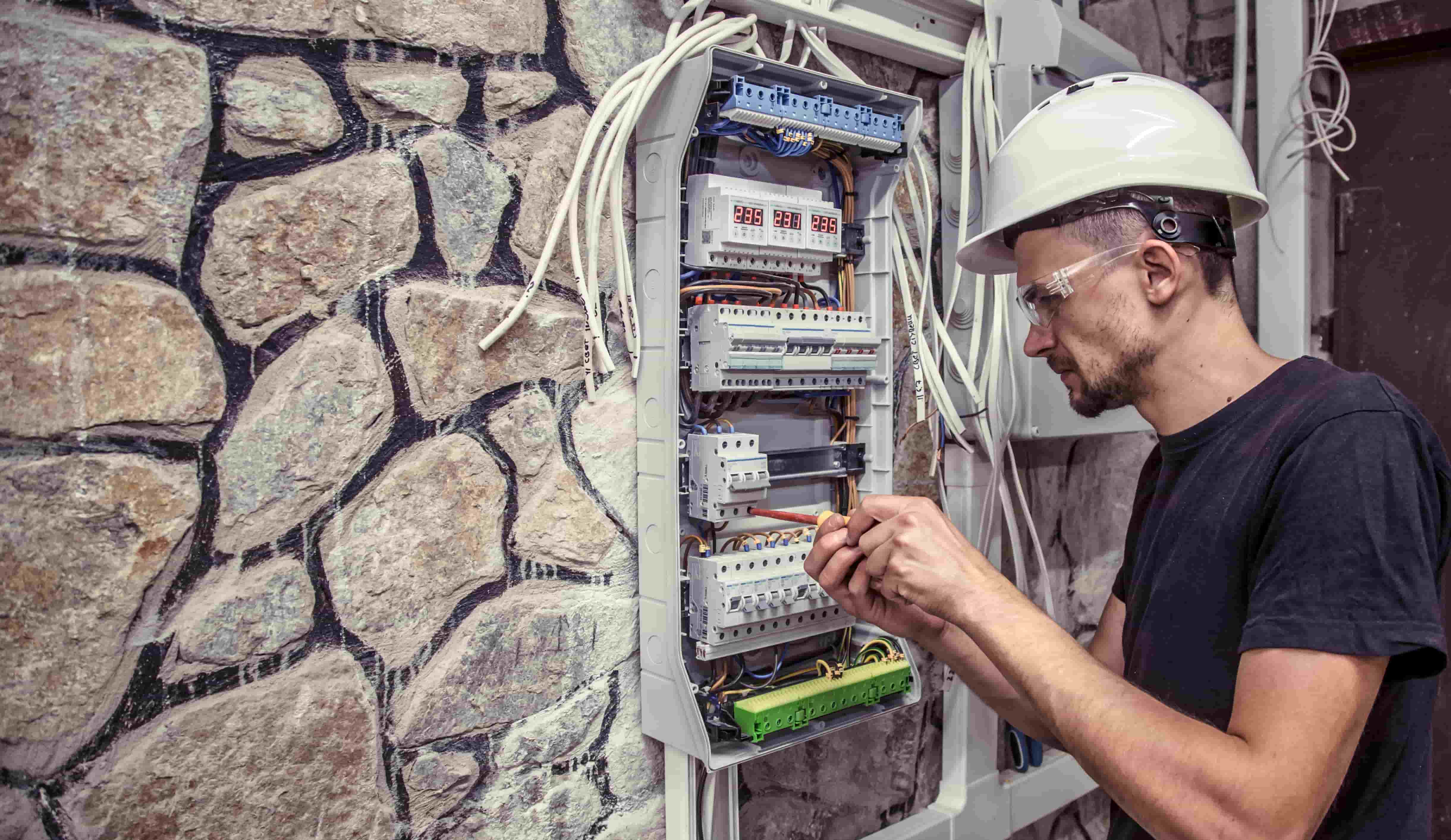 Electricians Newcastle service available for 24/7